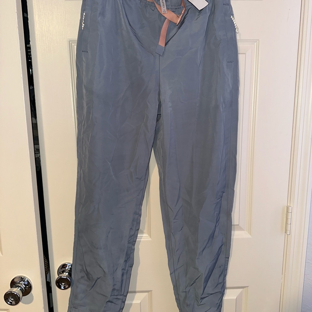 Fabletics Women’s Slate Scrub bottoms with Pink Accents